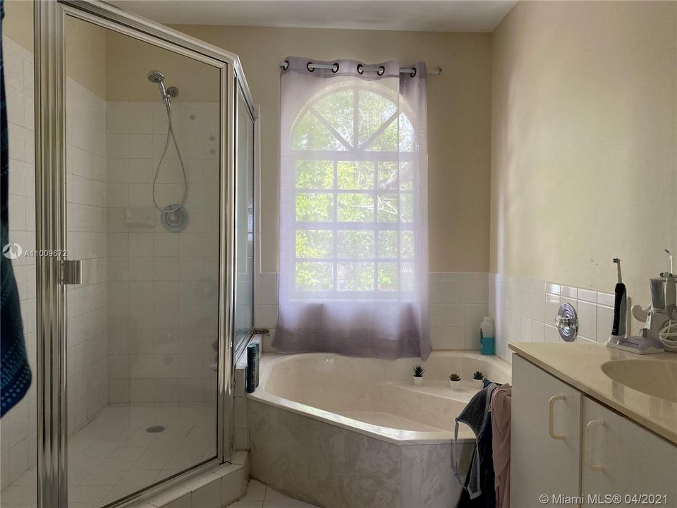 最近租的: $2,400 (3 贝兹, 2 浴室, 1750 平方英尺)
