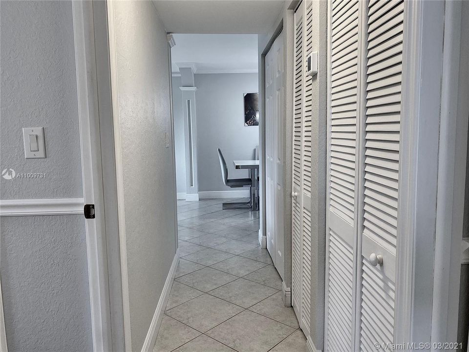 Recently Sold: $198,000 (2 beds, 2 baths, 938 Square Feet)