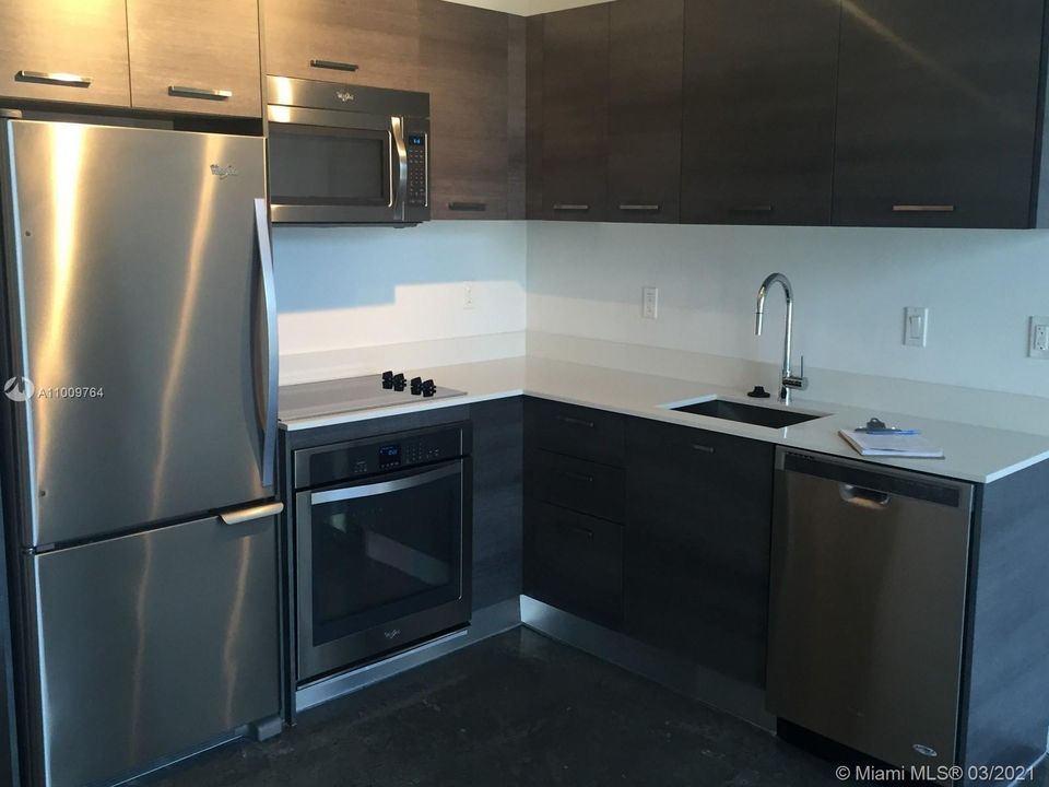 Recently Sold: $300,000 (1 beds, 1 baths, 526 Square Feet)