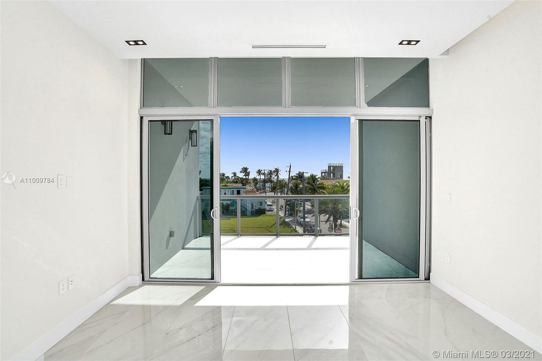 Recently Sold: $2,670,000 (3 beds, 3 baths, 3180 Square Feet)