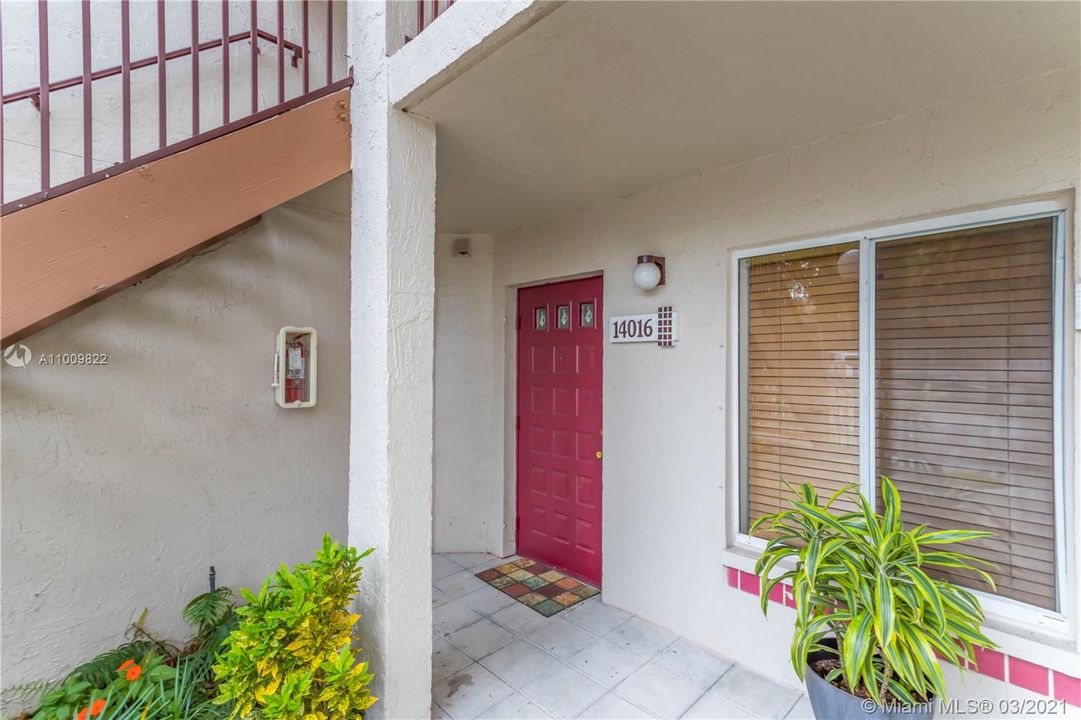 Recently Sold: $182,500 (1 beds, 1 baths, 978 Square Feet)