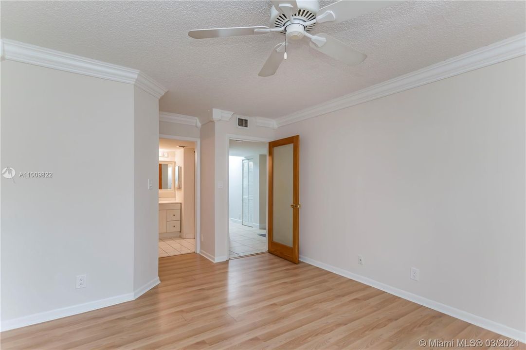 Recently Sold: $182,500 (1 beds, 1 baths, 978 Square Feet)