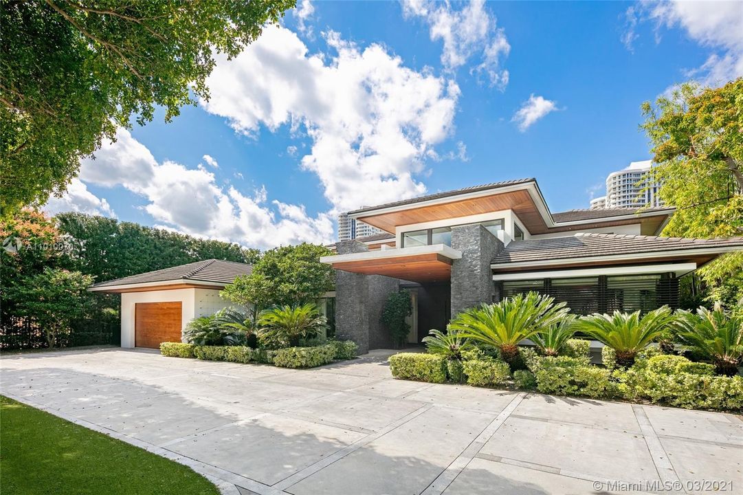 Recently Sold: $14,400,000 (6 beds, 6 baths, 7207 Square Feet)