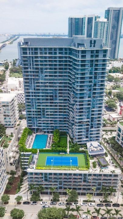 Recently Sold: $595,000 (1 beds, 1 baths, 737 Square Feet)