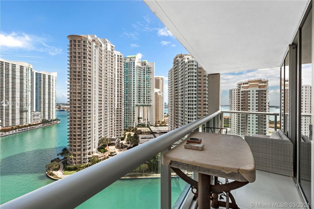 Recently Sold: $940,000 (2 beds, 2 baths, 1654 Square Feet)