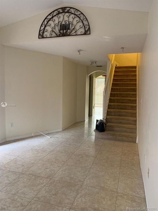 Recently Rented: $2,000 (3 beds, 3 baths, 1382 Square Feet)
