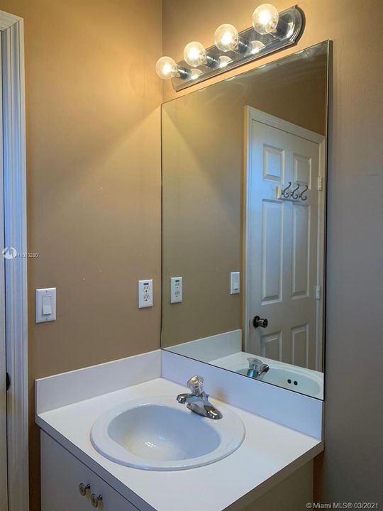 Recently Rented: $2,000 (3 beds, 3 baths, 1382 Square Feet)