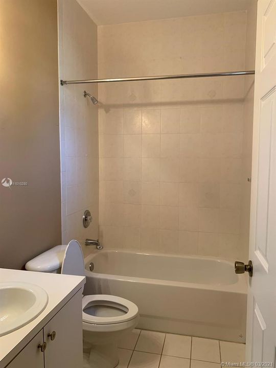 Recently Rented: $2,000 (3 beds, 3 baths, 1382 Square Feet)