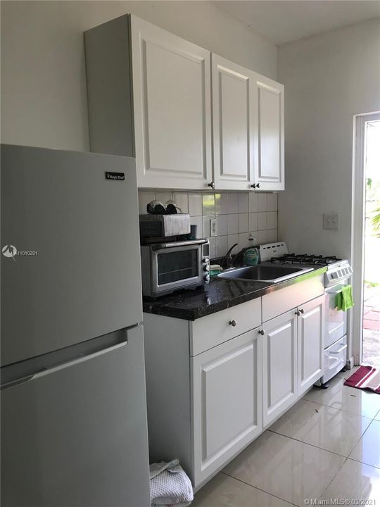 Recently Rented: $950 (0 beds, 1 baths, 1672 Square Feet)