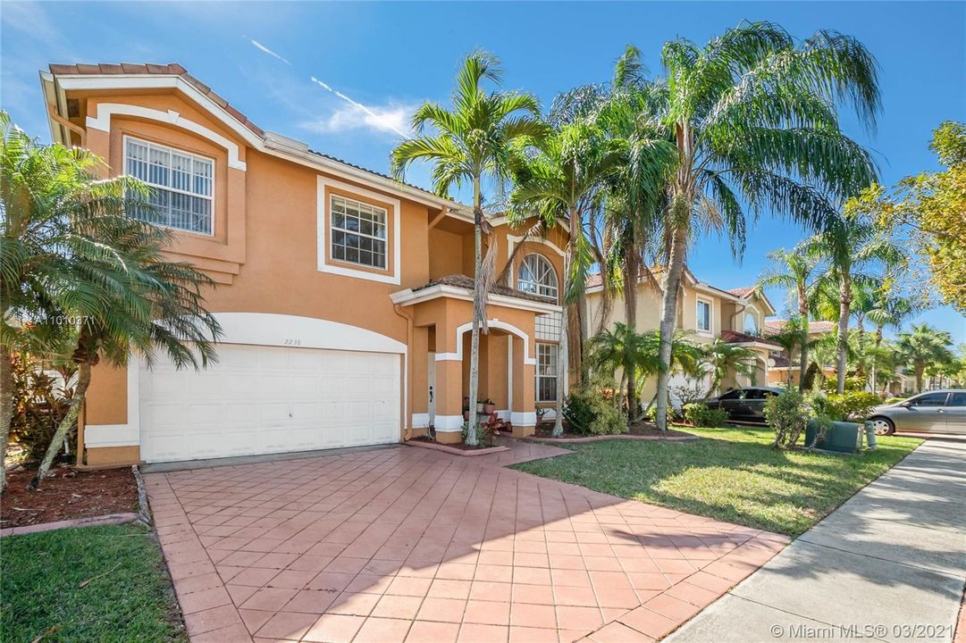 Recently Sold: $480,000 (4 beds, 2 baths, 2586 Square Feet)