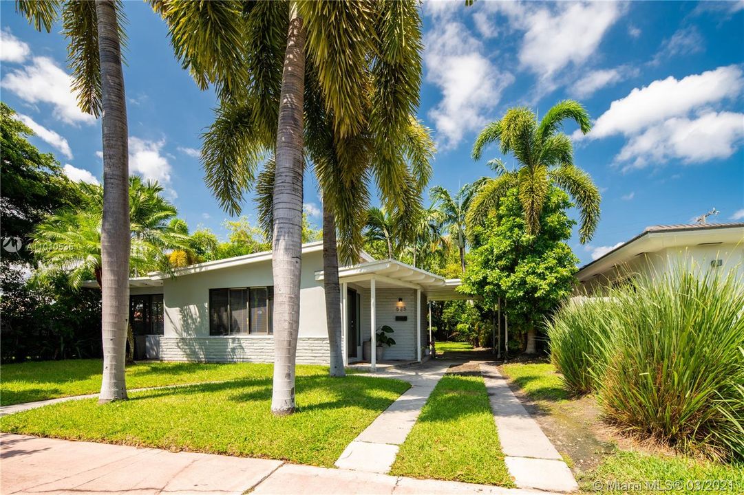 Recently Sold: $699,000 (3 beds, 2 baths, 1261 Square Feet)