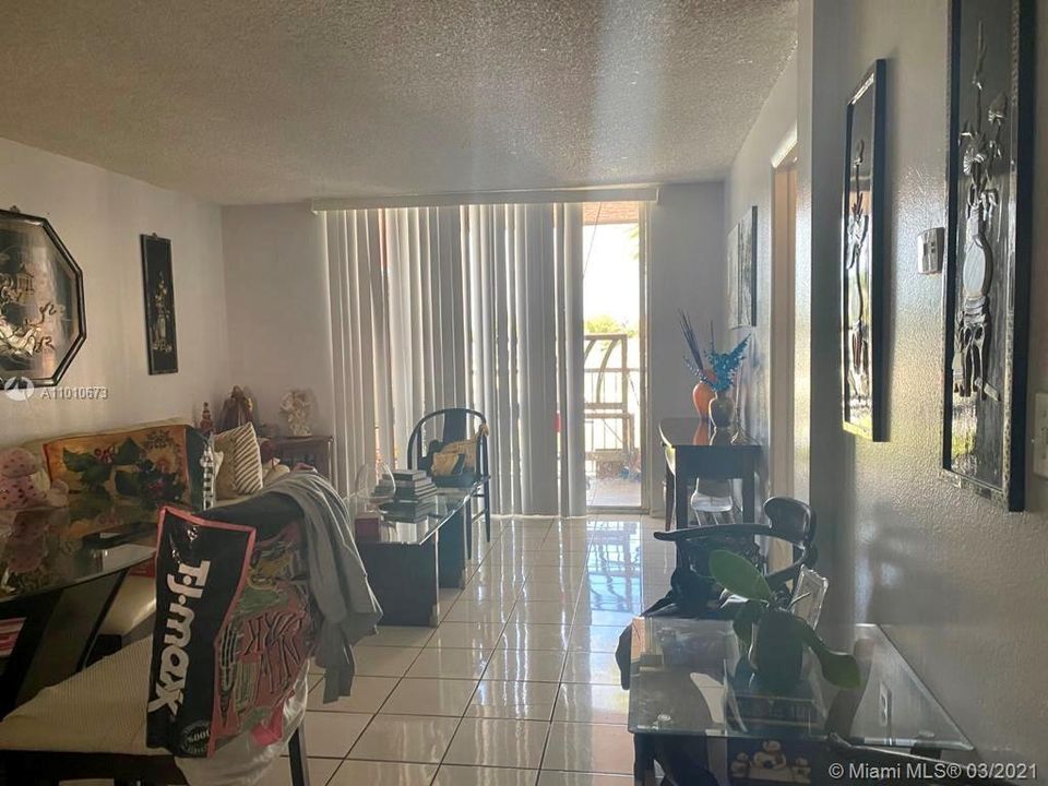 Vendido Recientemente: $119,500 (2 camas, 2 baños, 800 Pies cuadrados)