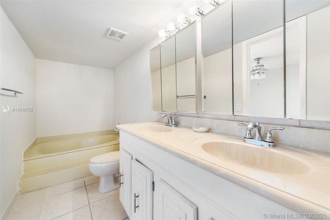 Recently Sold: $475,000 (3 beds, 2 baths, 1793 Square Feet)