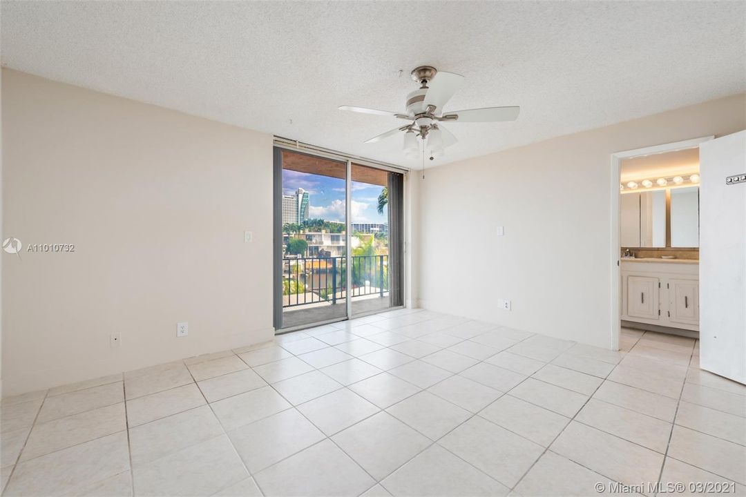 Recently Sold: $475,000 (3 beds, 2 baths, 1793 Square Feet)