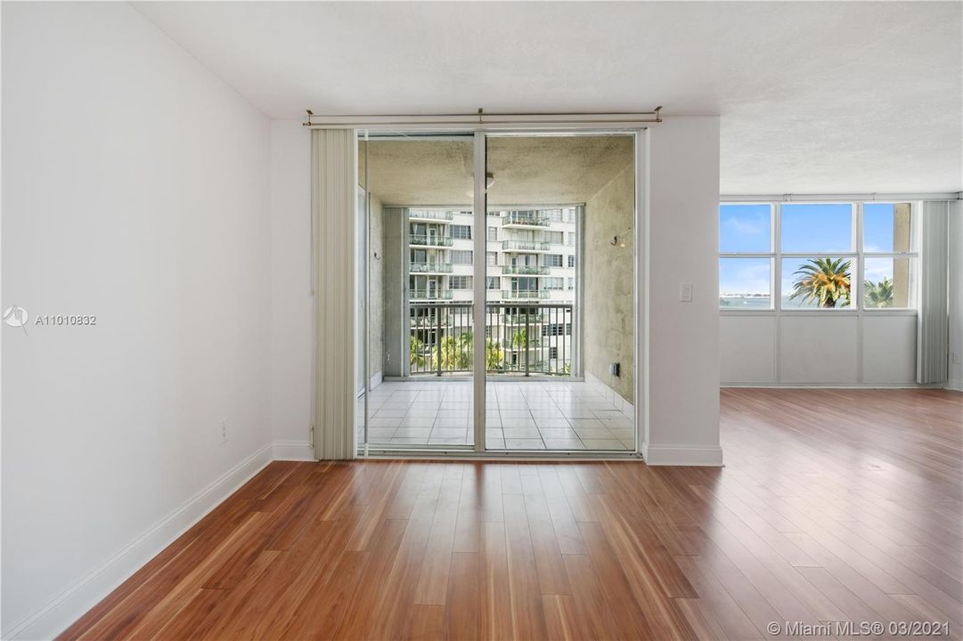 Recently Sold: $429,000 (2 beds, 2 baths, 1227 Square Feet)