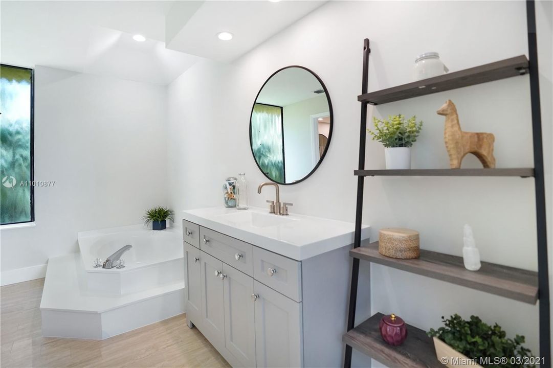 Vendido Recientemente: $400,000 (3 camas, 3 baños, 1710 Pies cuadrados)