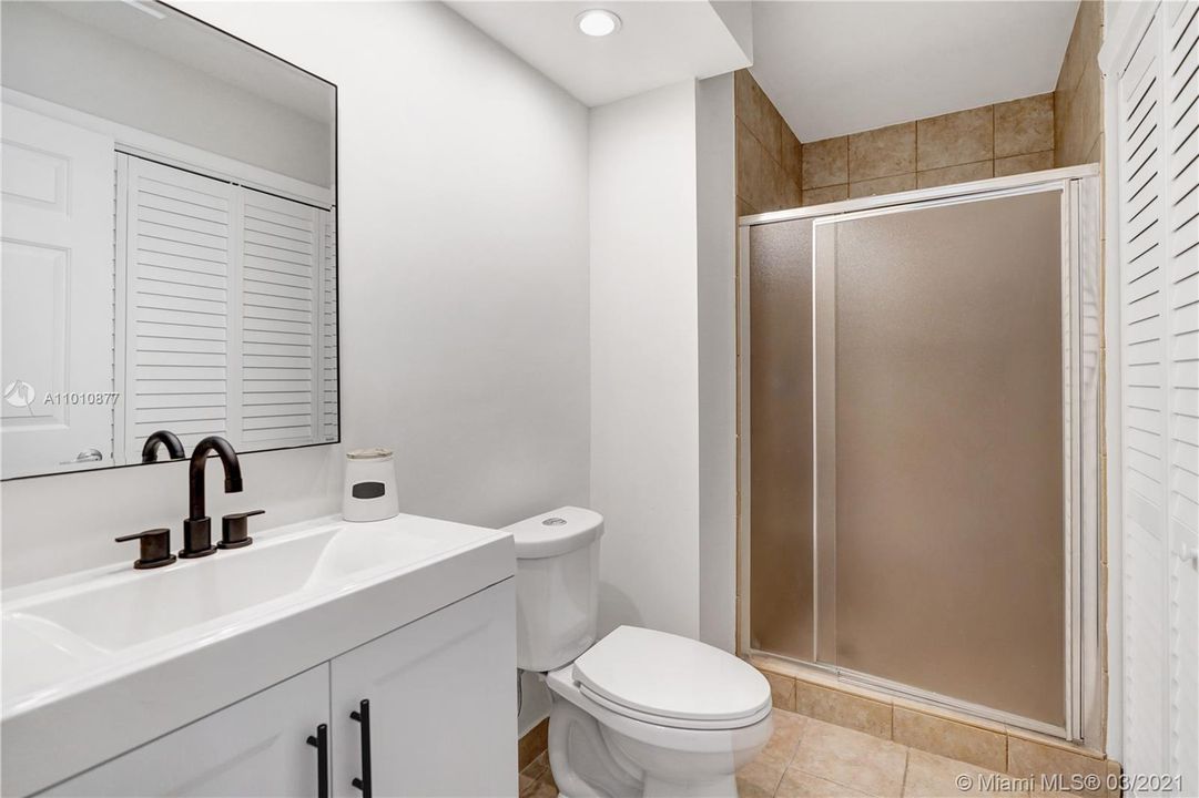 Vendido Recientemente: $400,000 (3 camas, 3 baños, 1710 Pies cuadrados)