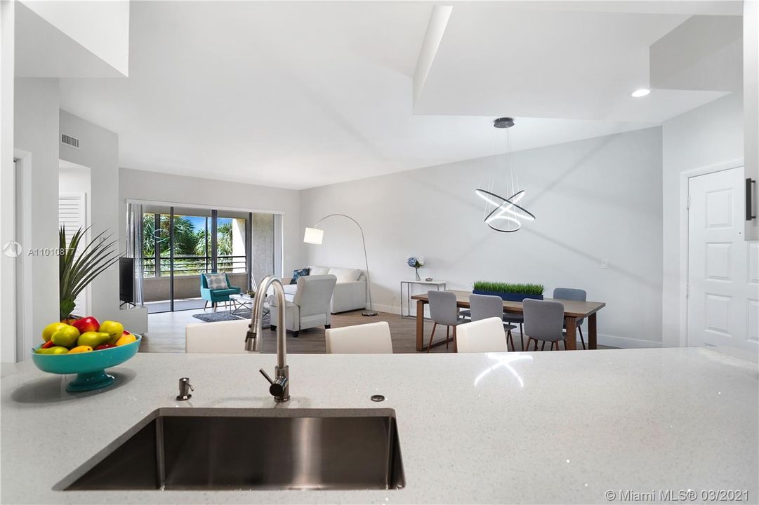 Vendido Recientemente: $400,000 (3 camas, 3 baños, 1710 Pies cuadrados)