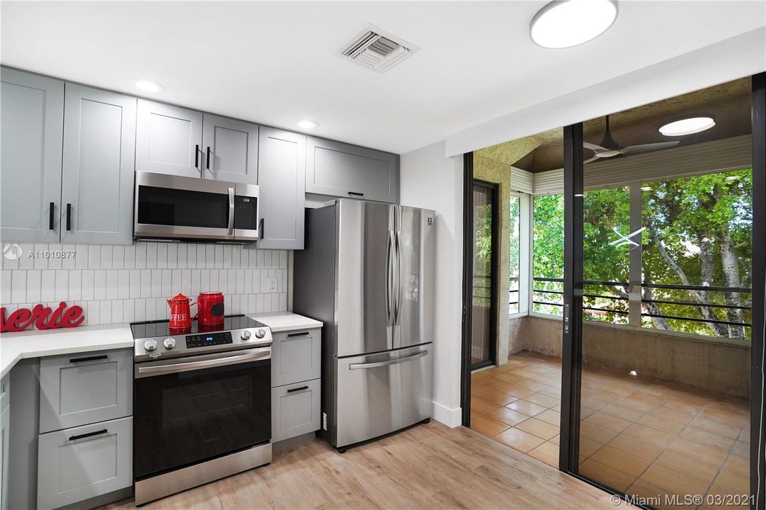 Vendido Recientemente: $400,000 (3 camas, 3 baños, 1710 Pies cuadrados)