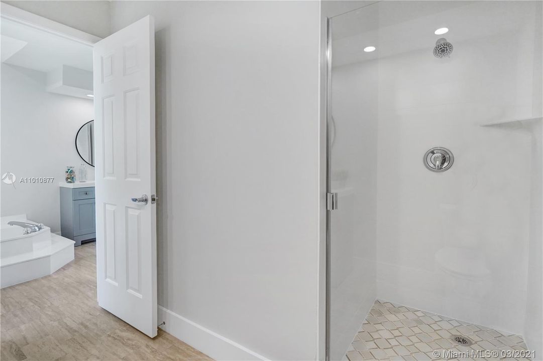 Vendido Recientemente: $400,000 (3 camas, 3 baños, 1710 Pies cuadrados)