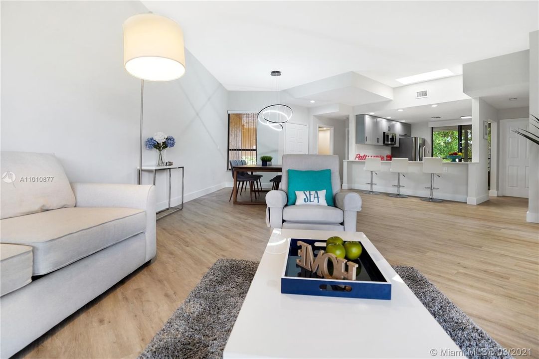 Vendido Recientemente: $400,000 (3 camas, 3 baños, 1710 Pies cuadrados)