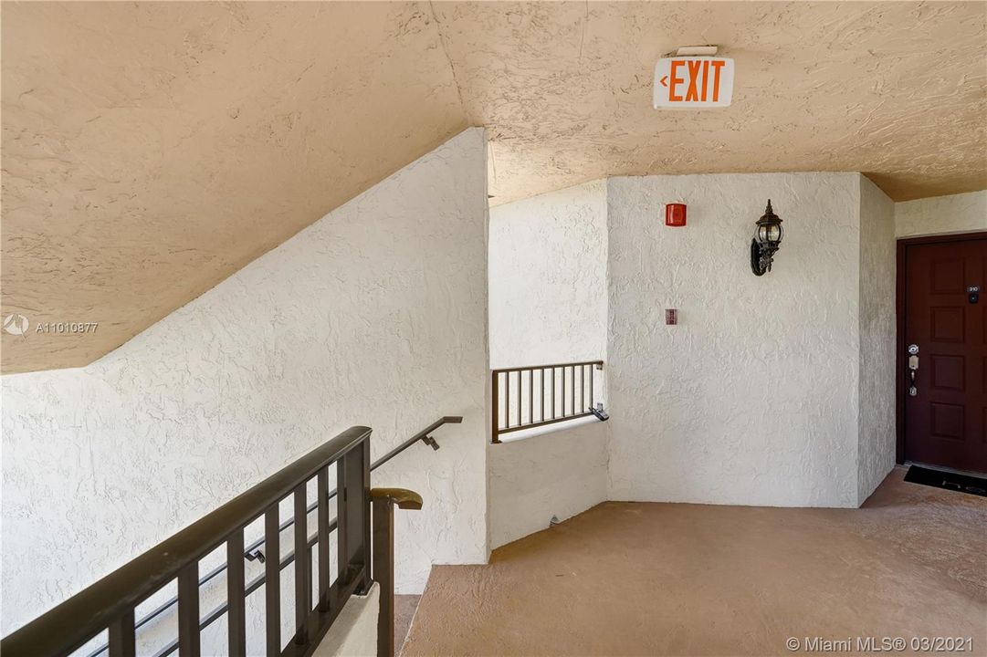 Vendido Recientemente: $400,000 (3 camas, 3 baños, 1710 Pies cuadrados)