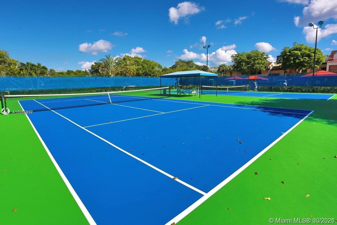 Vendido Recientemente: $400,000 (3 camas, 3 baños, 1710 Pies cuadrados)