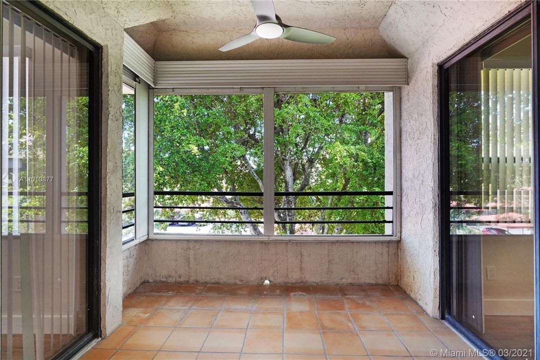 Vendido Recientemente: $400,000 (3 camas, 3 baños, 1710 Pies cuadrados)