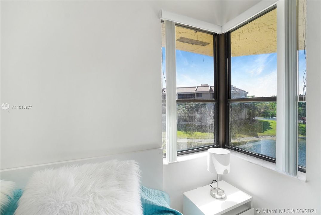 Vendido Recientemente: $400,000 (3 camas, 3 baños, 1710 Pies cuadrados)