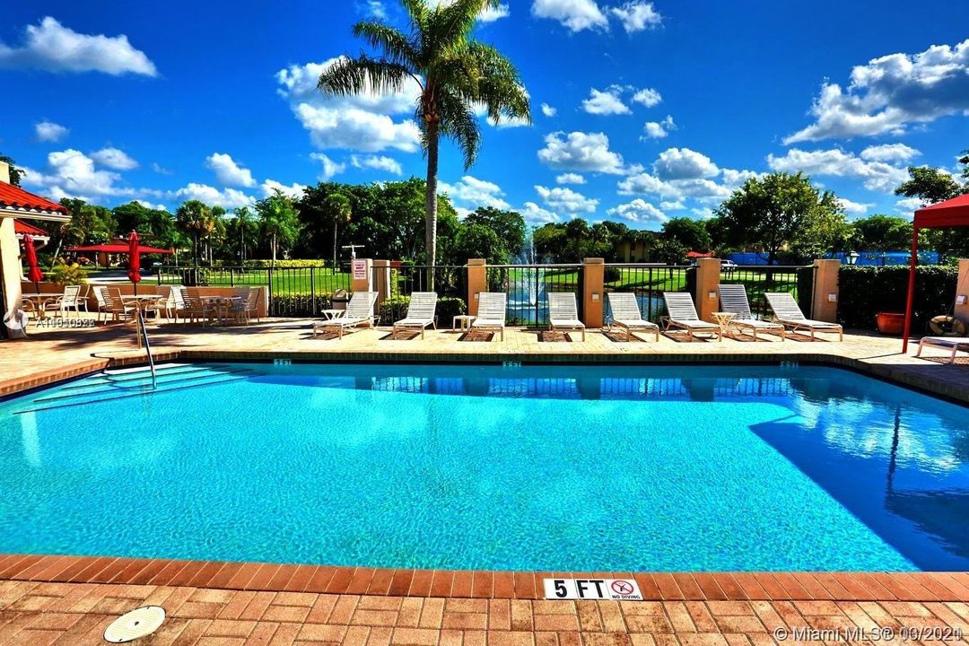 Vendido Recientemente: $400,000 (3 camas, 3 baños, 1710 Pies cuadrados)