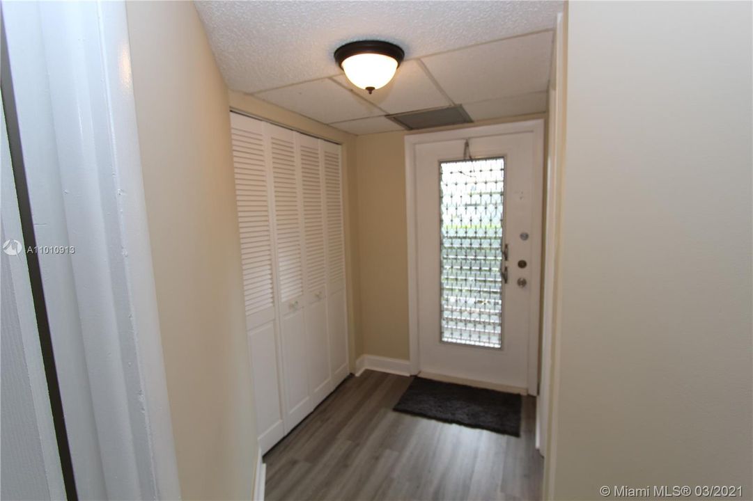 Vendido Recientemente: $85,900 (2 camas, 2 baños, 950 Pies cuadrados)