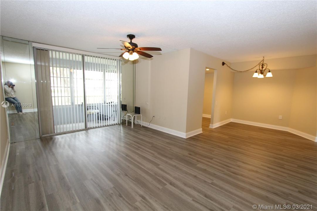 Vendido Recientemente: $85,900 (2 camas, 2 baños, 950 Pies cuadrados)