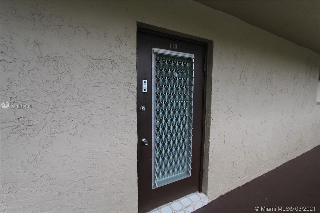 Vendido Recientemente: $85,900 (2 camas, 2 baños, 950 Pies cuadrados)