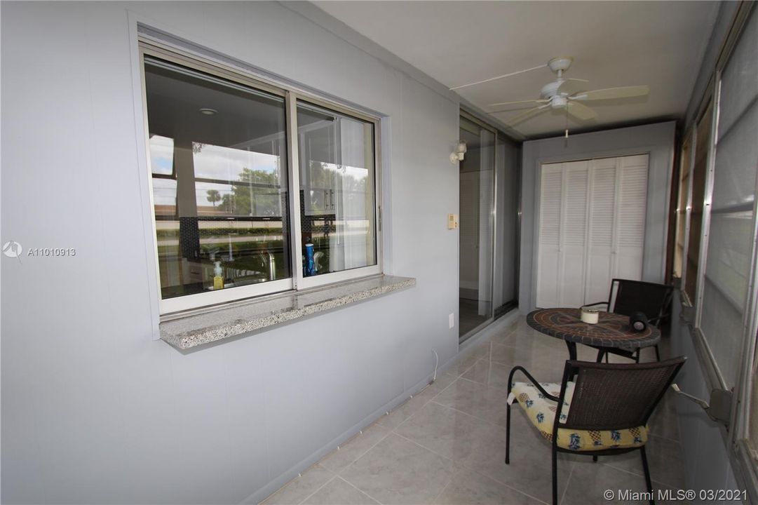 Vendido Recientemente: $85,900 (2 camas, 2 baños, 950 Pies cuadrados)