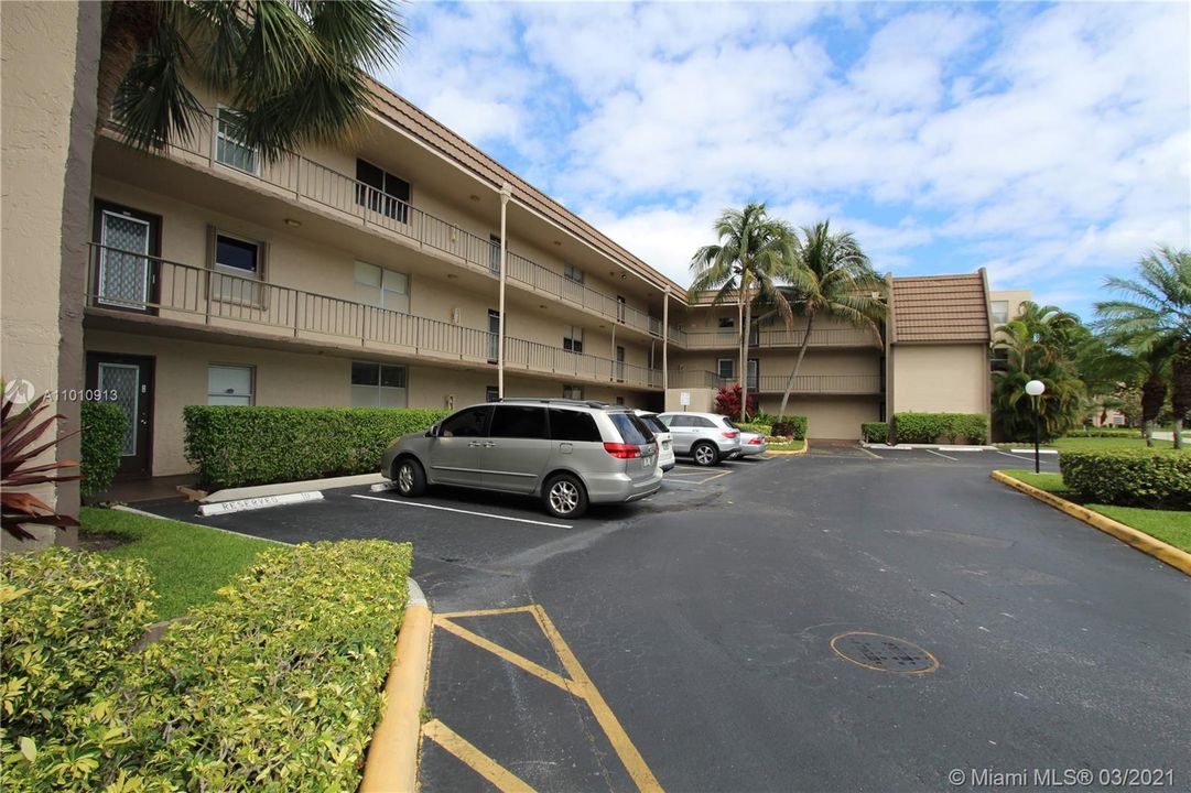 Vendido Recientemente: $85,900 (2 camas, 2 baños, 950 Pies cuadrados)