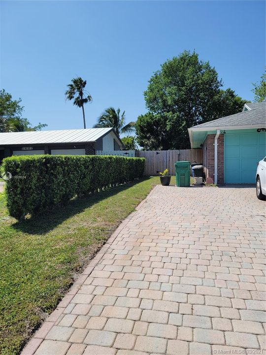 Recently Sold: $279,999 (3 beds, 2 baths, 1525 Square Feet)