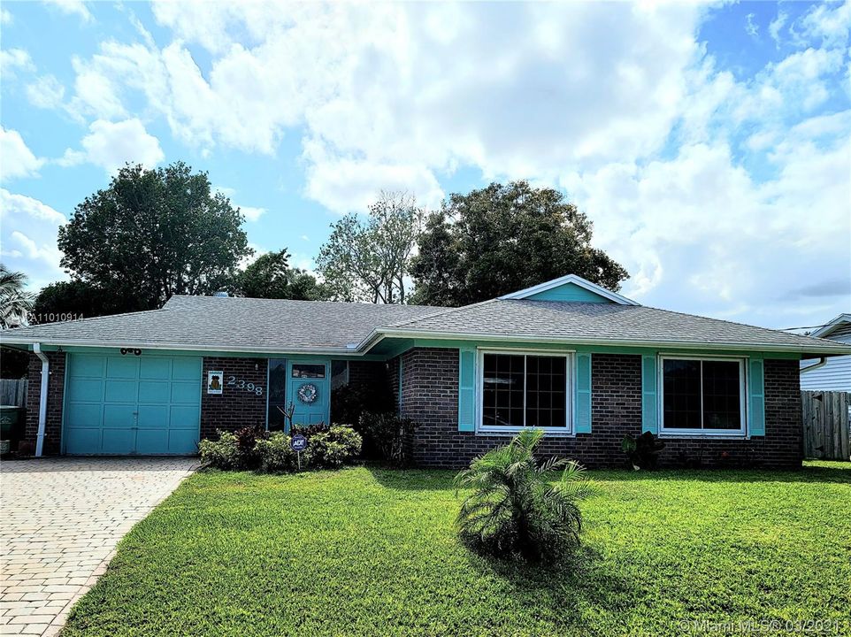 Recently Sold: $279,999 (3 beds, 2 baths, 1525 Square Feet)