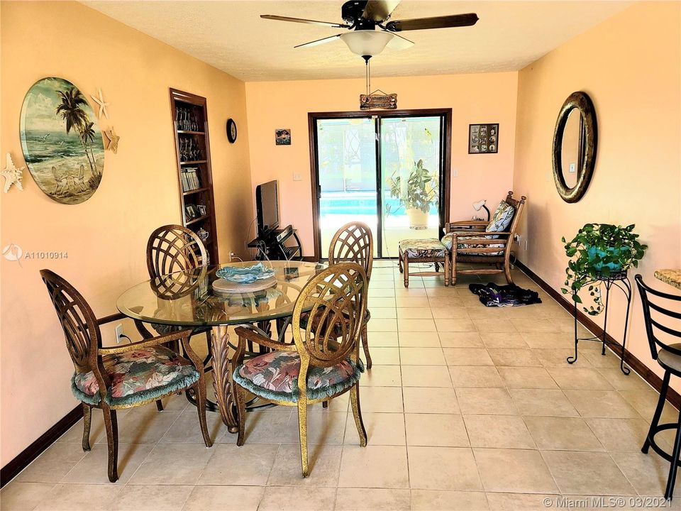 Recently Sold: $279,999 (3 beds, 2 baths, 1525 Square Feet)