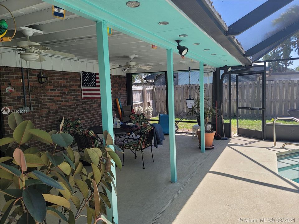 Recently Sold: $279,999 (3 beds, 2 baths, 1525 Square Feet)