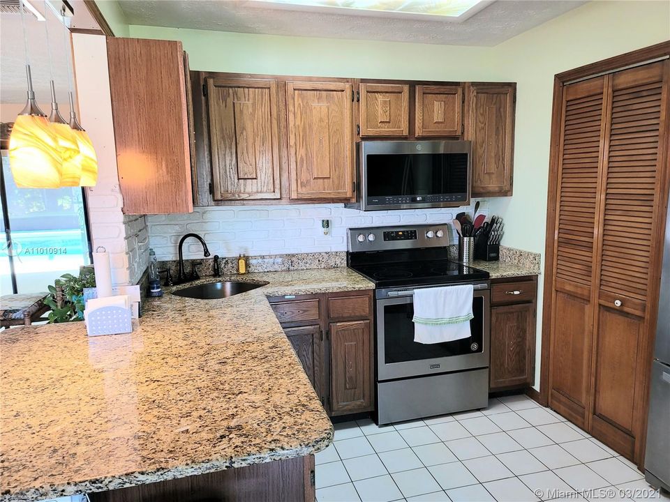 Recently Sold: $279,999 (3 beds, 2 baths, 1525 Square Feet)