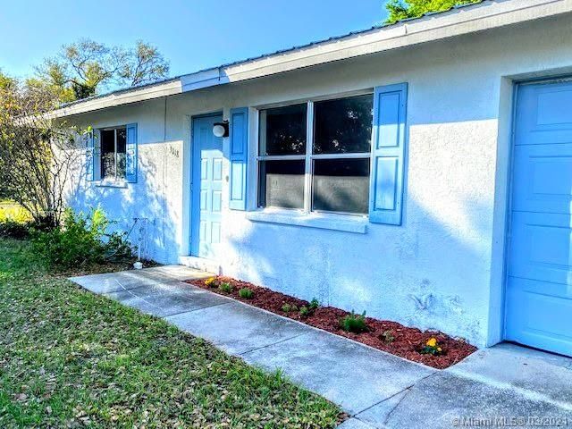 Recently Sold: $129,900 (2 beds, 1 baths, 832 Square Feet)