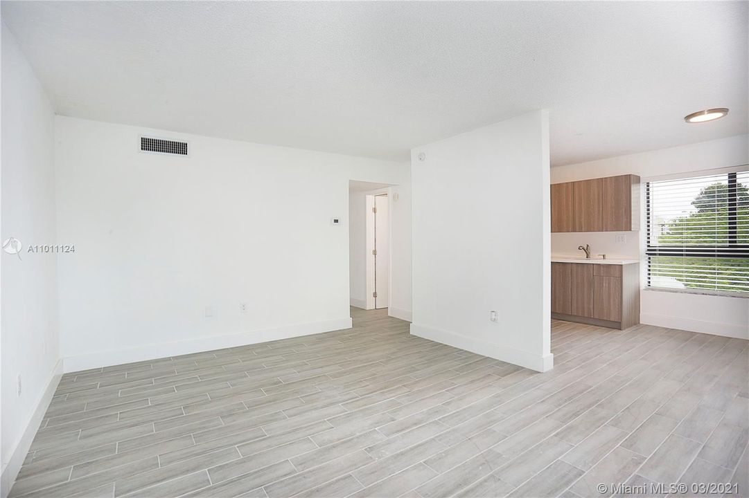 Recently Rented: $1,850 (2 beds, 1 baths, 825 Square Feet)