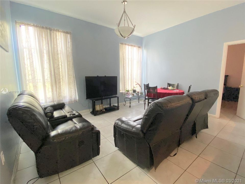 Recently Sold: $172,000 (2 beds, 2 baths, 840 Square Feet)