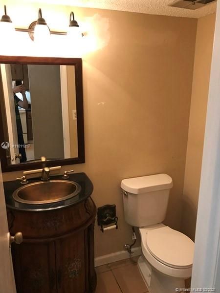 Vendido Recientemente: $129,000 (1 camas, 1 baños, 940 Pies cuadrados)