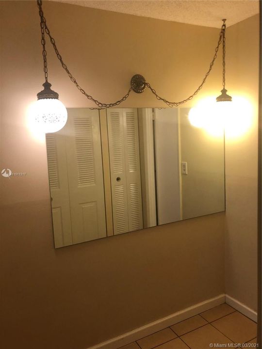 Vendido Recientemente: $129,000 (1 camas, 1 baños, 940 Pies cuadrados)