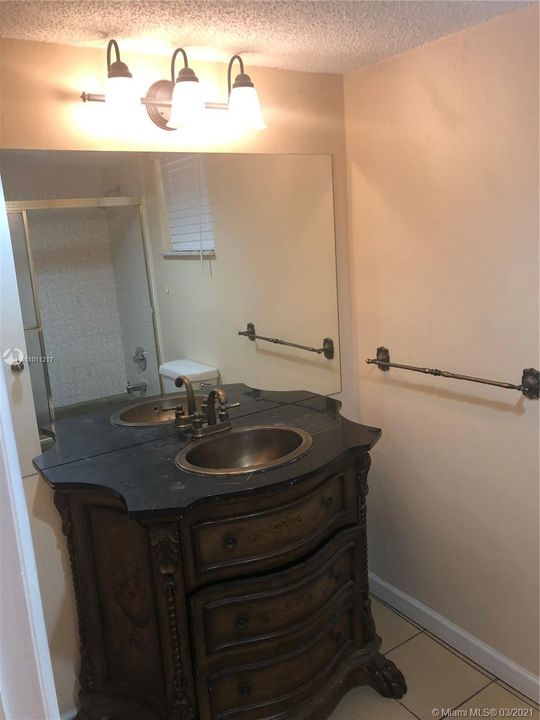 Vendido Recientemente: $129,000 (1 camas, 1 baños, 940 Pies cuadrados)