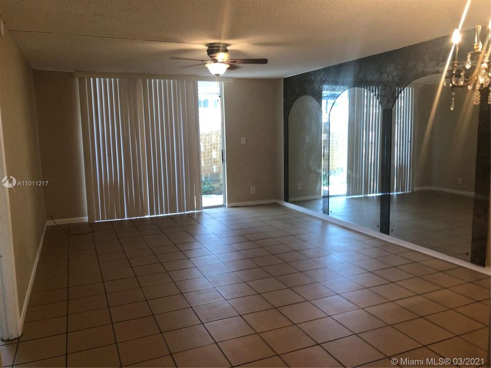 Vendido Recientemente: $129,000 (1 camas, 1 baños, 940 Pies cuadrados)