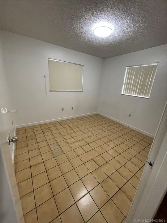 Recently Rented: $1,300 (2 beds, 1 baths, 3344 Square Feet)