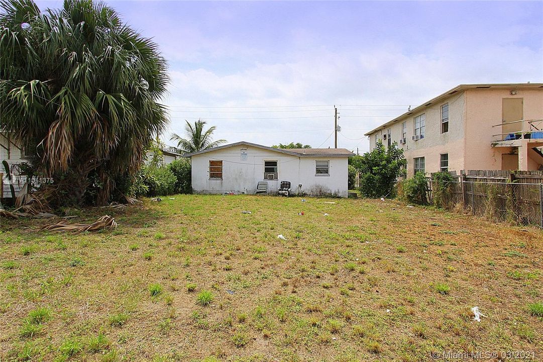 Recently Sold: $94,600 (3 beds, 1 baths, 870 Square Feet)