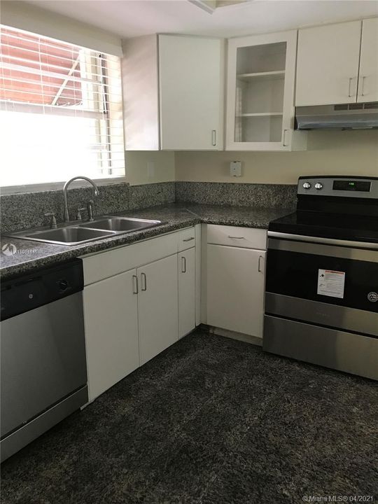 Recently Rented: $1,700 (2 beds, 2 baths, 1009 Square Feet)
